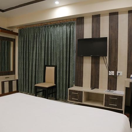 Hotel D' Sapphire กูวาฮาติ ภายนอก รูปภาพ