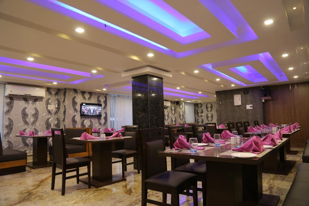 Hotel D' Sapphire กูวาฮาติ ภายนอก รูปภาพ