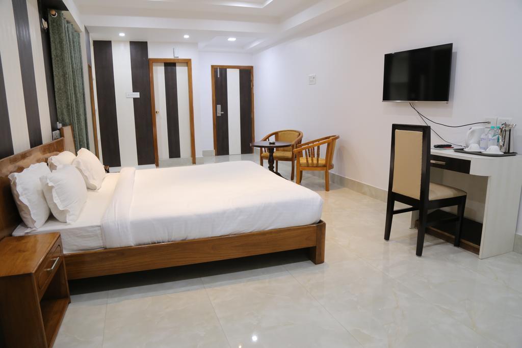 Hotel D' Sapphire กูวาฮาติ ภายนอก รูปภาพ