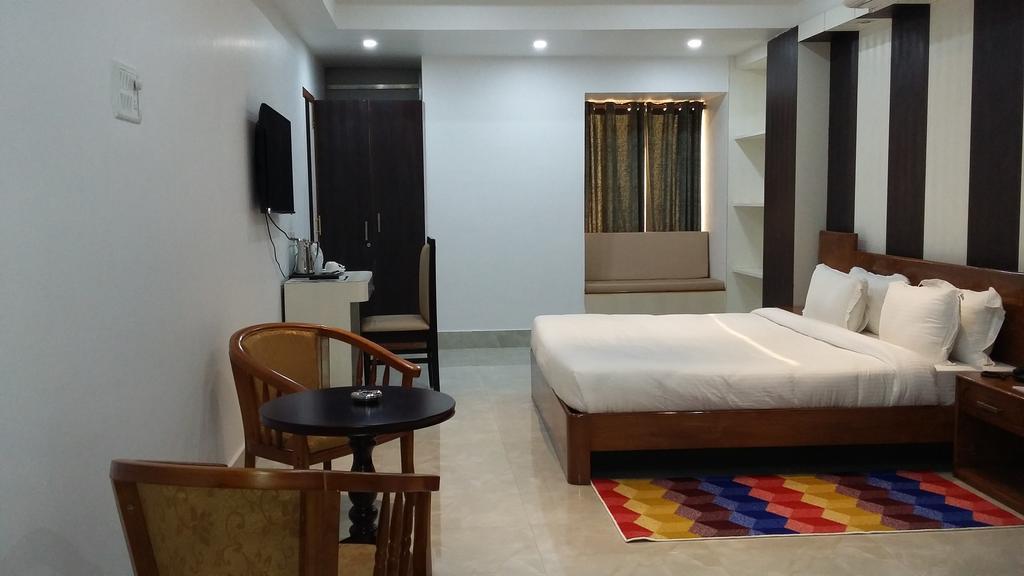 Hotel D' Sapphire กูวาฮาติ ภายนอก รูปภาพ