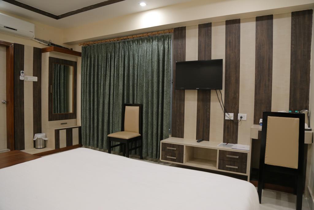 Hotel D' Sapphire กูวาฮาติ ภายนอก รูปภาพ