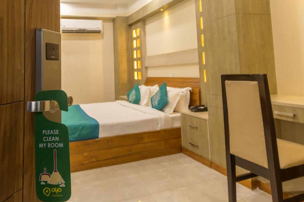 Hotel D' Sapphire กูวาฮาติ ภายนอก รูปภาพ