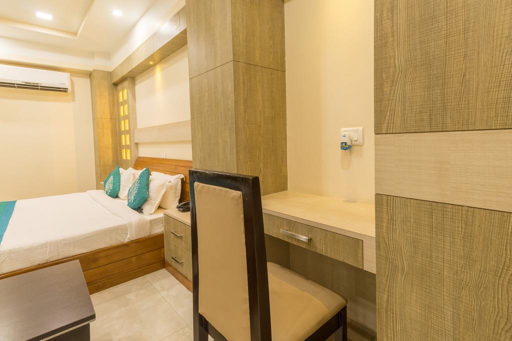 Hotel D' Sapphire กูวาฮาติ ภายนอก รูปภาพ
