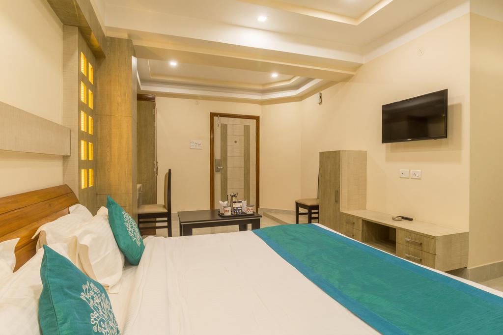 Hotel D' Sapphire กูวาฮาติ ภายนอก รูปภาพ
