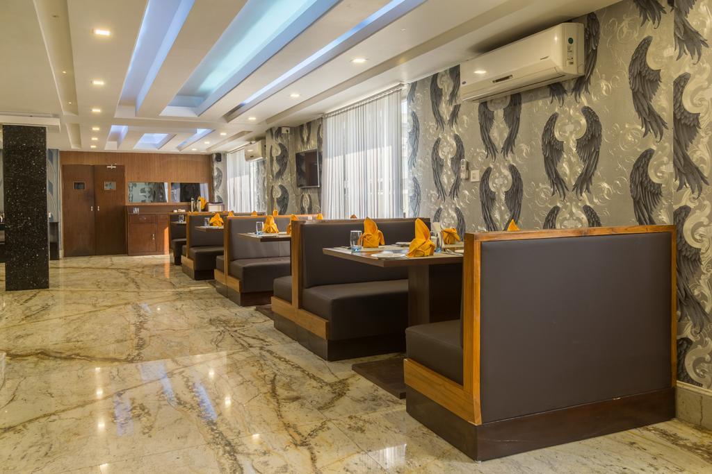 Hotel D' Sapphire กูวาฮาติ ภายนอก รูปภาพ