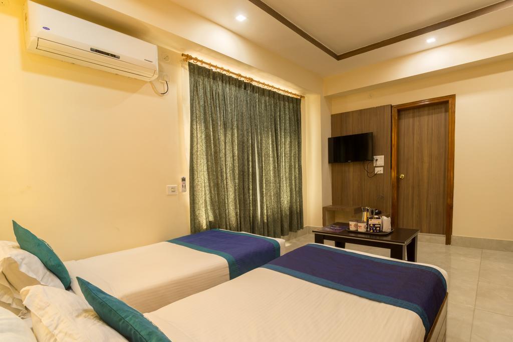 Hotel D' Sapphire กูวาฮาติ ภายนอก รูปภาพ